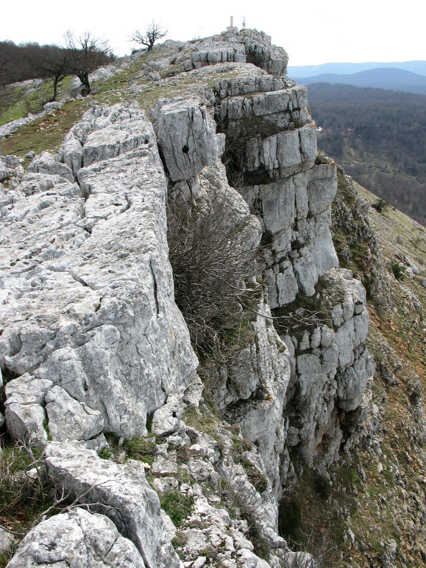 Iparraldeko ertza tontorretik gertu