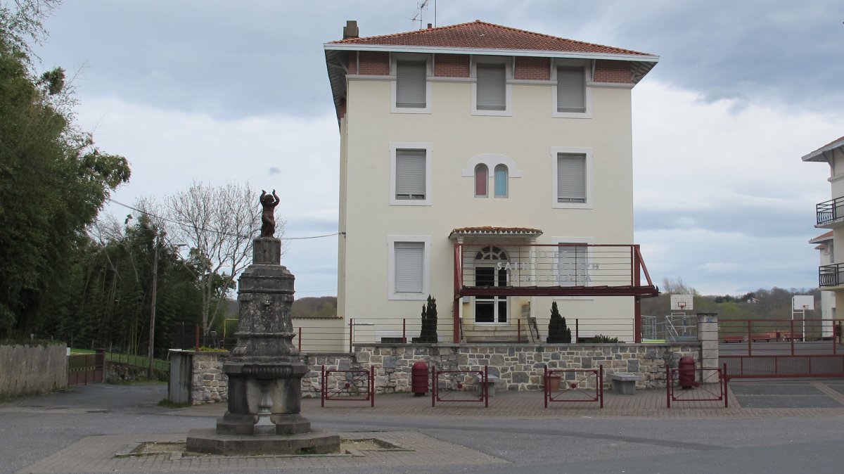 San Jose ikastetxea, Uztaritze