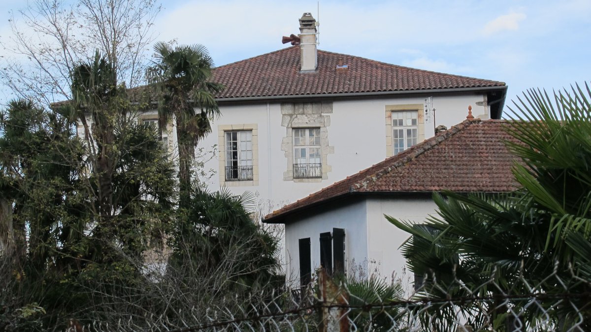 Gaztelondoa (Udaletxe zaharra) jauregia, Uztaritze