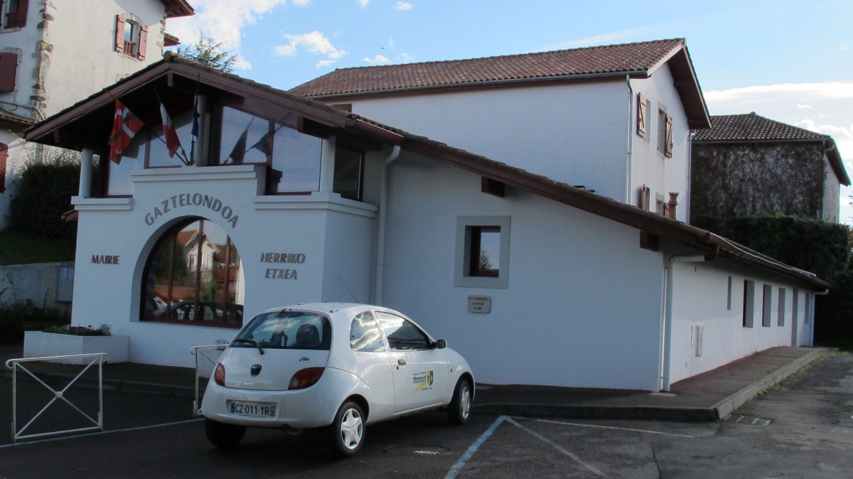 Gaztelondoa (Udaletxe berria), Uztaritz