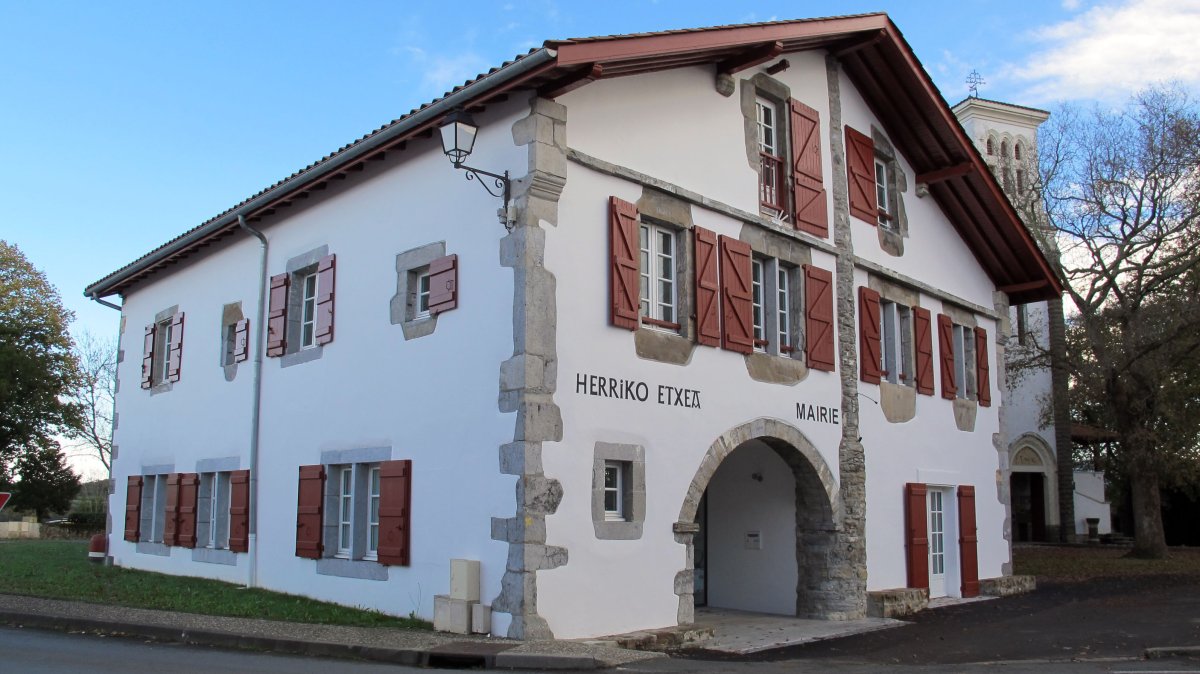 Udaletxea, Larresoro