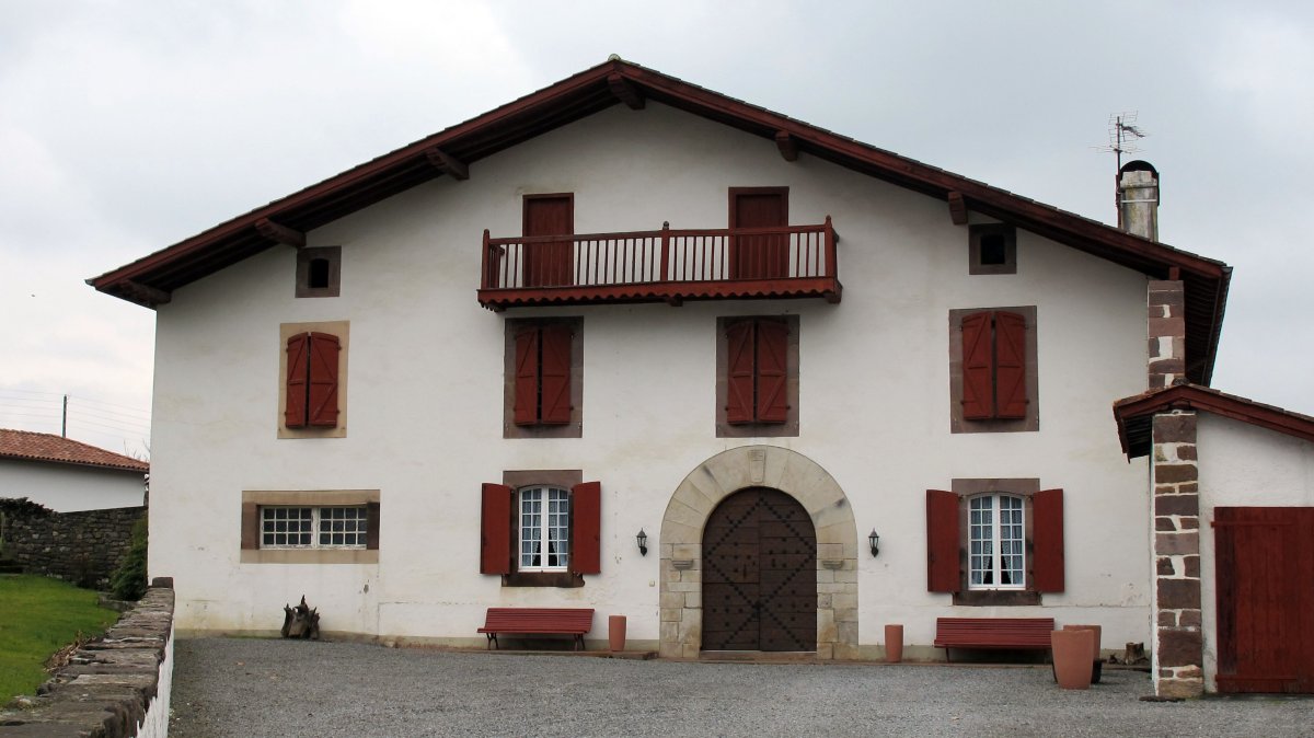 Larria etxea, Azkarate