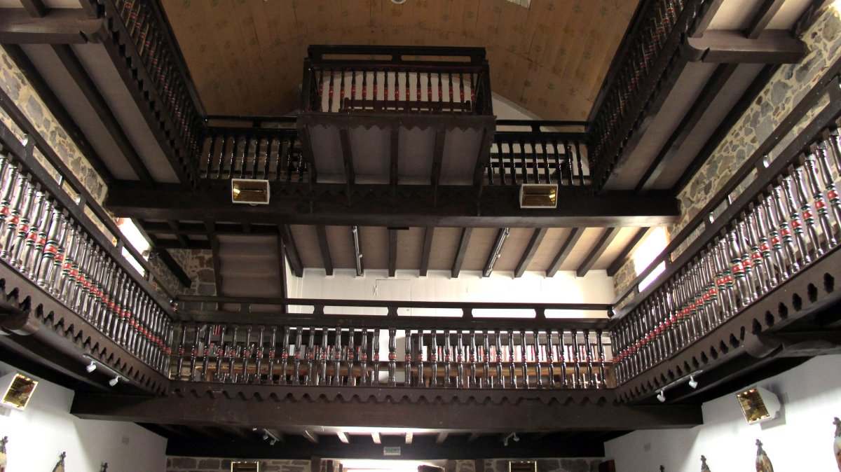 San Martin eliza, Lasa