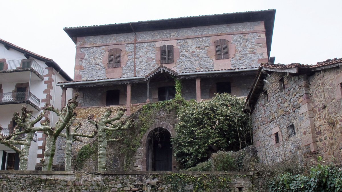 Iriarte jauregia, Irurita