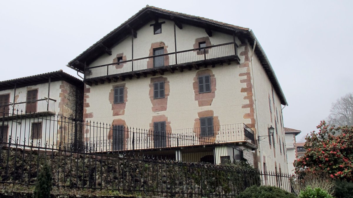 Goienetxe jauregia, Irurita