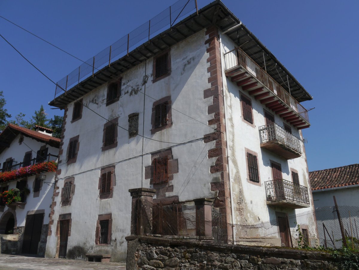 Errebote plazaren inguruko etxea, Irurita