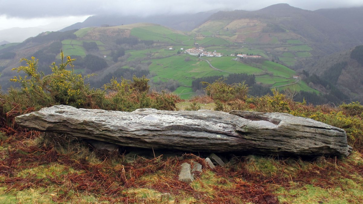 Azpilleta zutarria, Eratsun