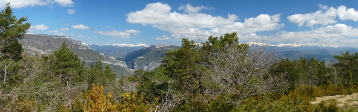 Panorama ederra Siguesko Muga eta Chandriren arteko lepotik
