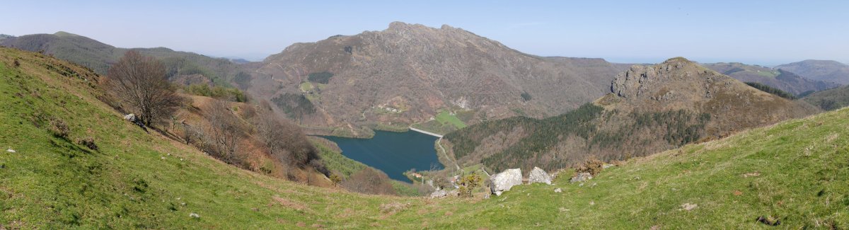 Tontorretik Aiako Harrira begira