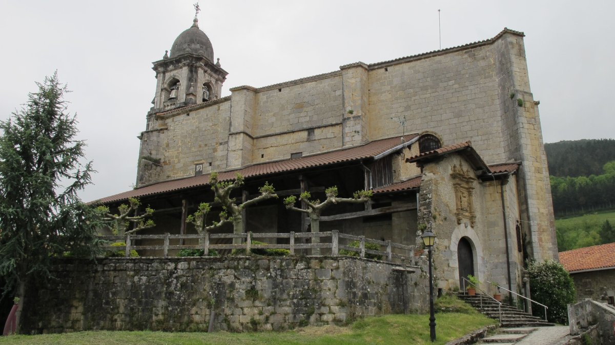 Jasokundeko Ama eliza, Gaztelu