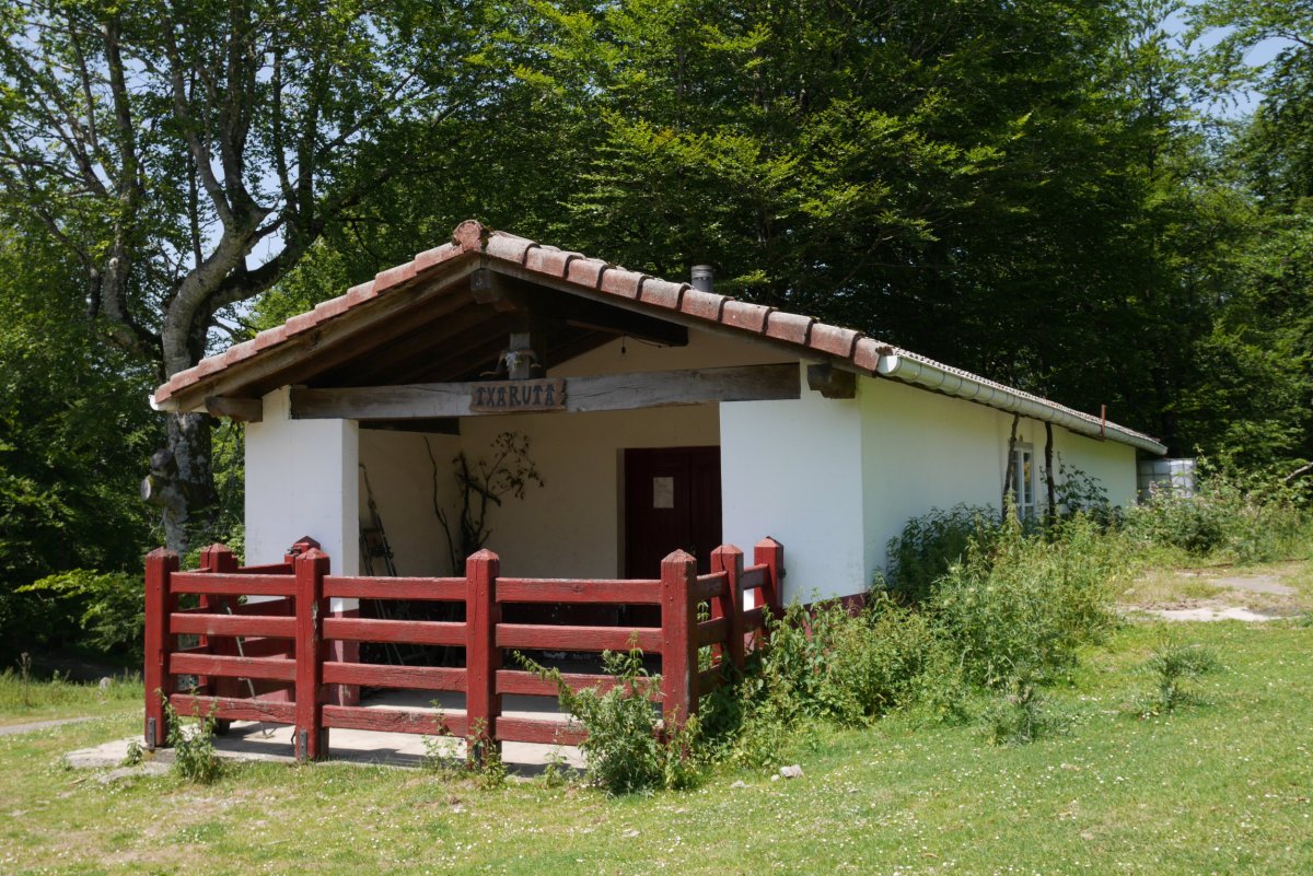 Aterpea, Txarutaren Iparraldeko lepoan