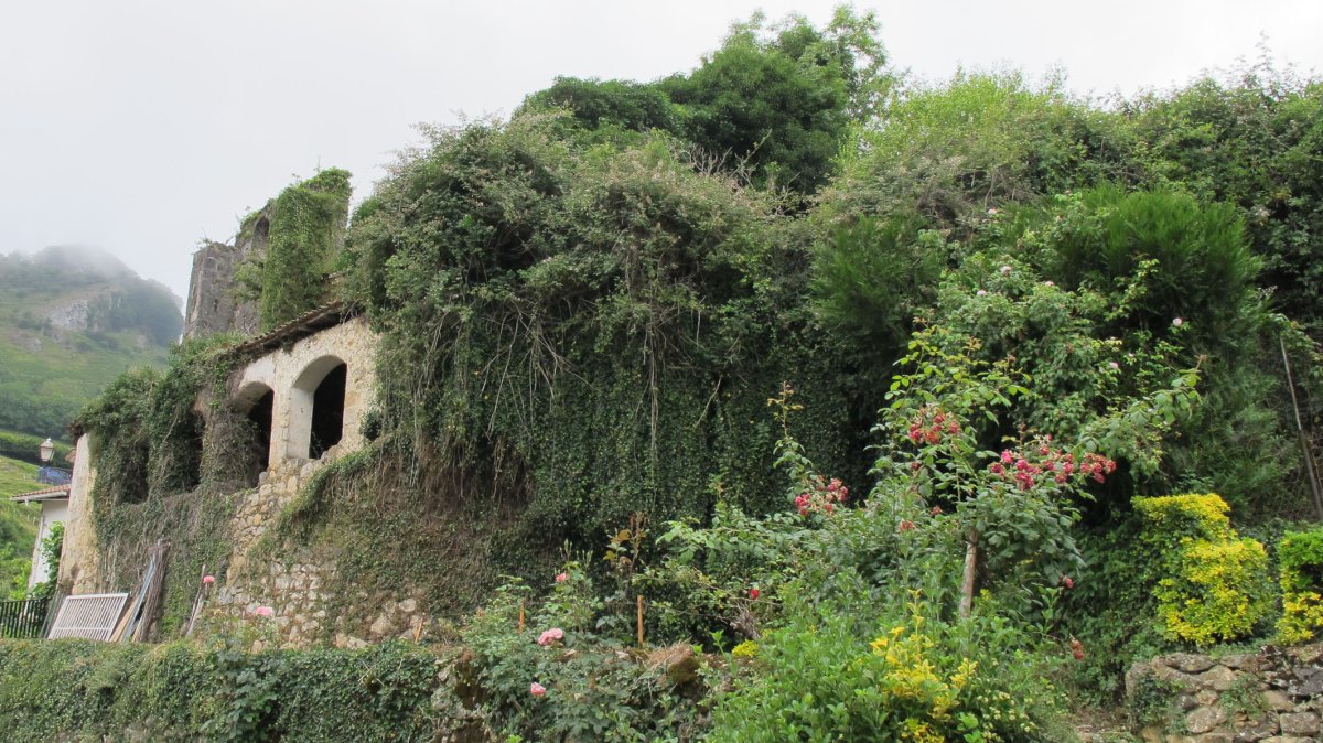 San Pedro (zaharra) eliza, Almandoz