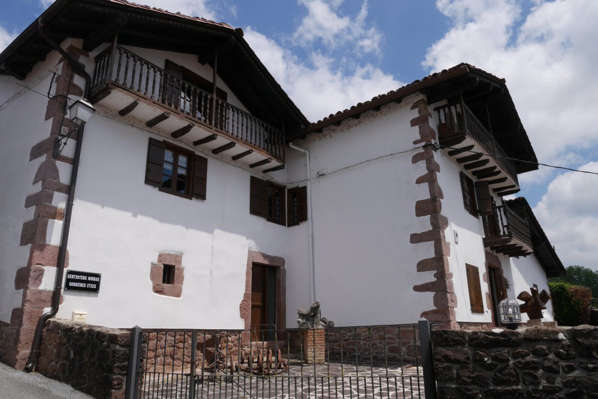 Gorrienea etxea (Santxotena museoa), Bozate