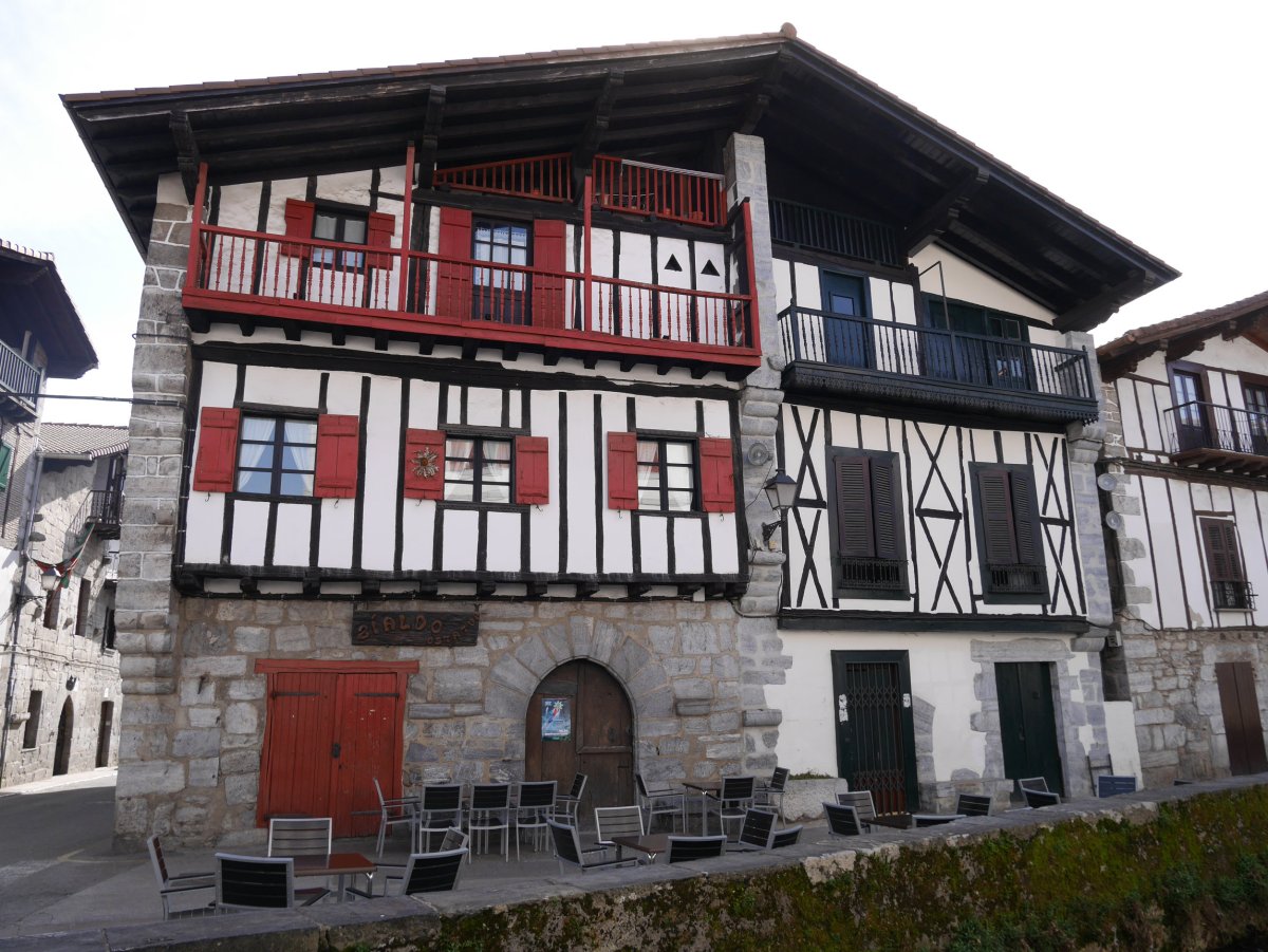 Mikelenea etxea, Lesaka