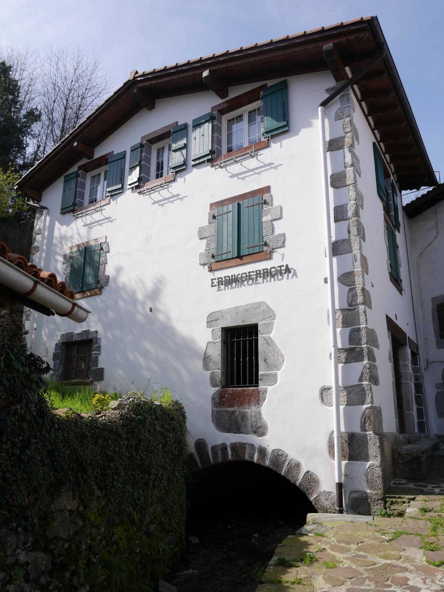 Erdikoerrota etxea, Lesaka