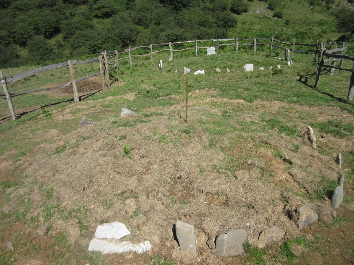 Cromlechs  Ondarre nº 2  y nº 1  (agosto 2015)