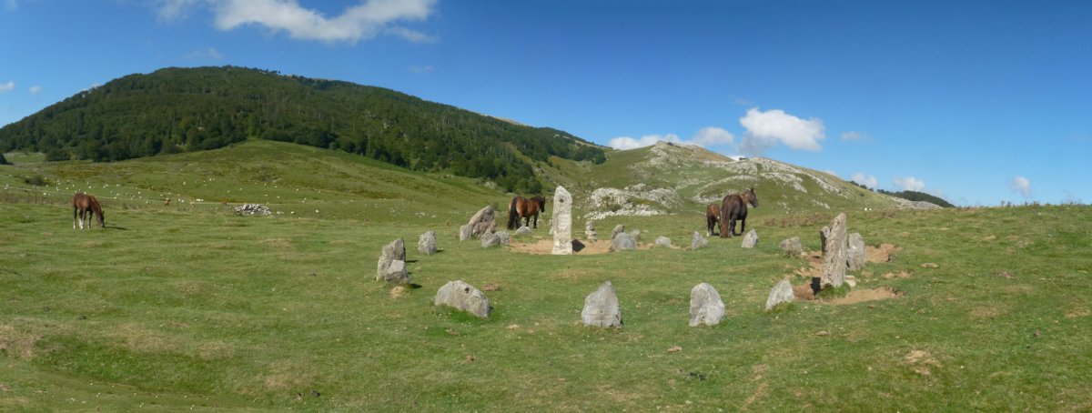 Idopilgo harrespil berria. Atzean, Urkulu eta Leizaundia