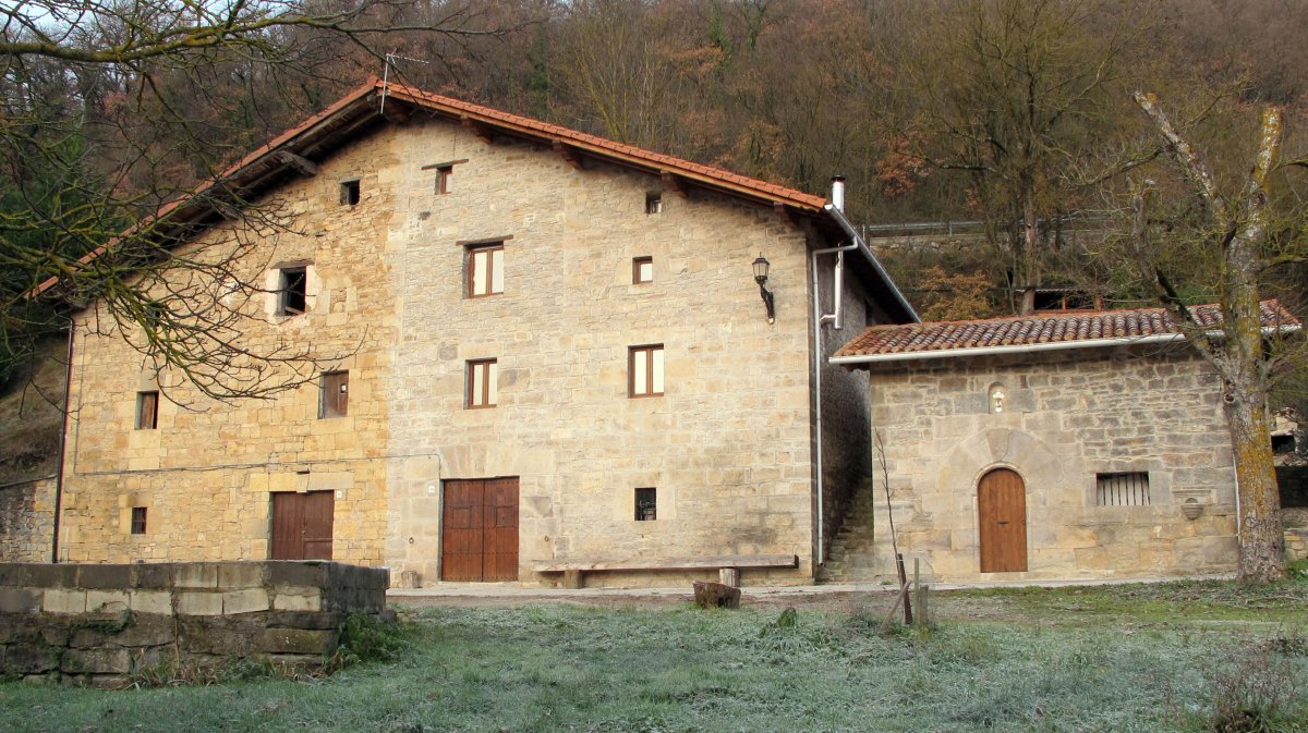 Txurikain etxea eta Bideetako Amabirjina ermita, Urritza