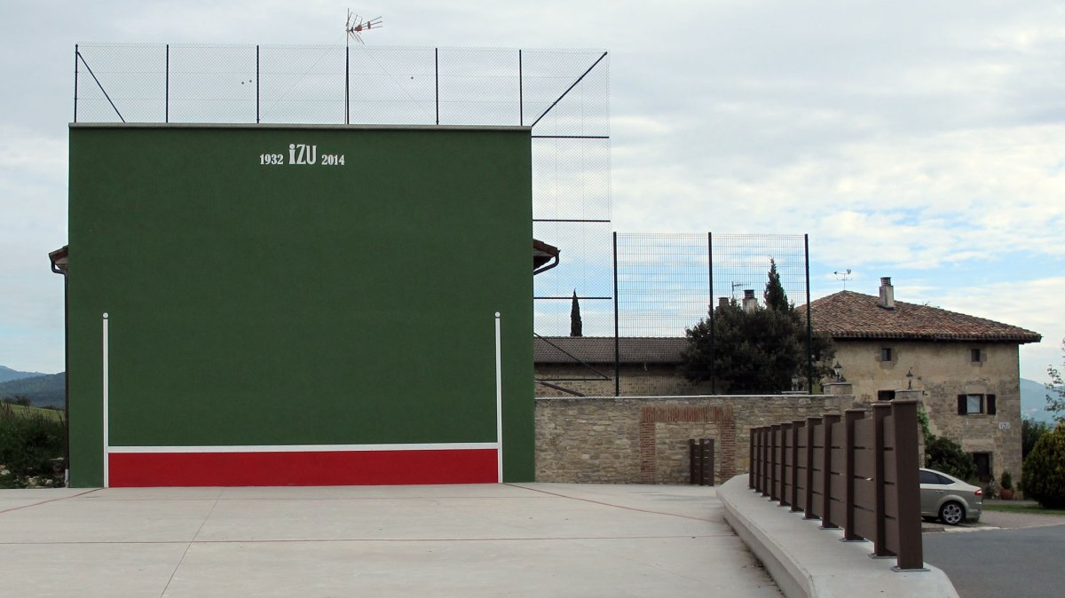 Pilotalekua, Izu-Oltza