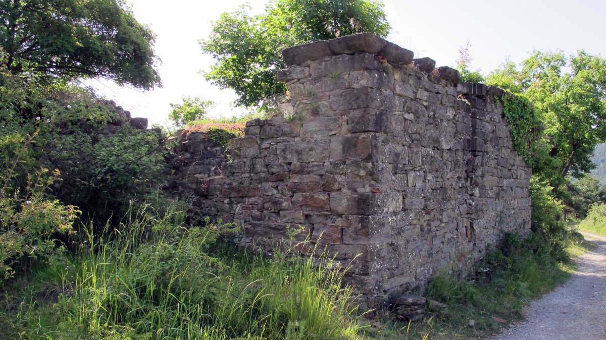 Tirapegiko San Pedro ermitaren hondakinak, Esteribar