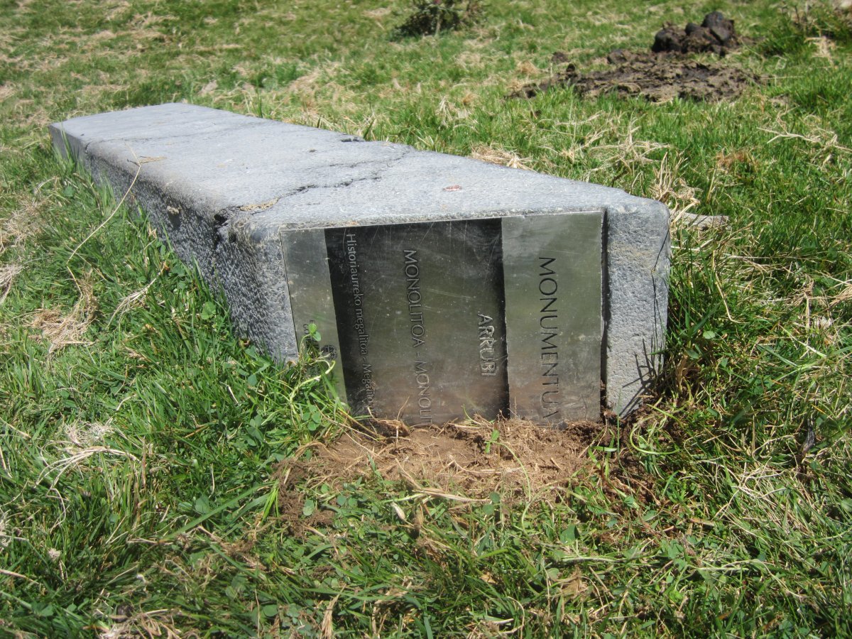 Monolito Arrubi (Septiembre 2016)