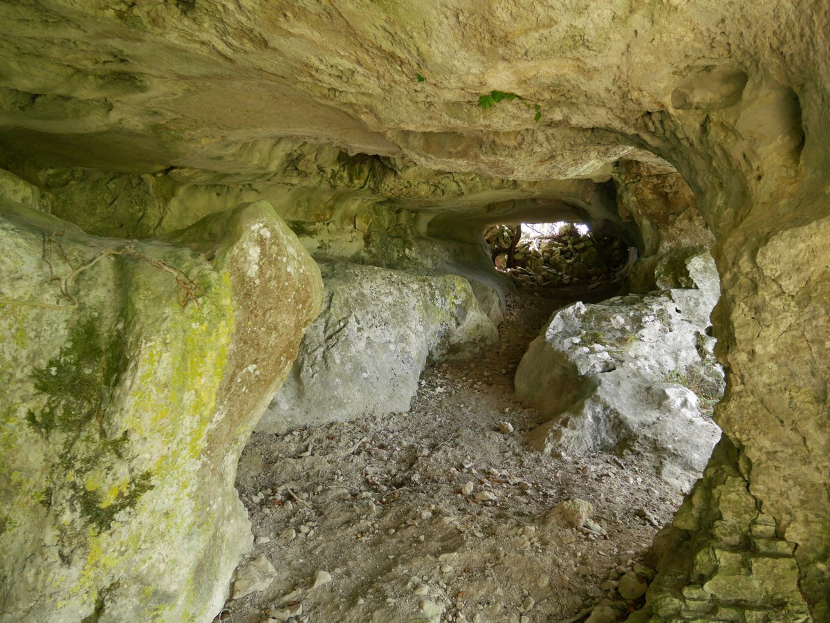 Bigarren galeriaren barru aldea