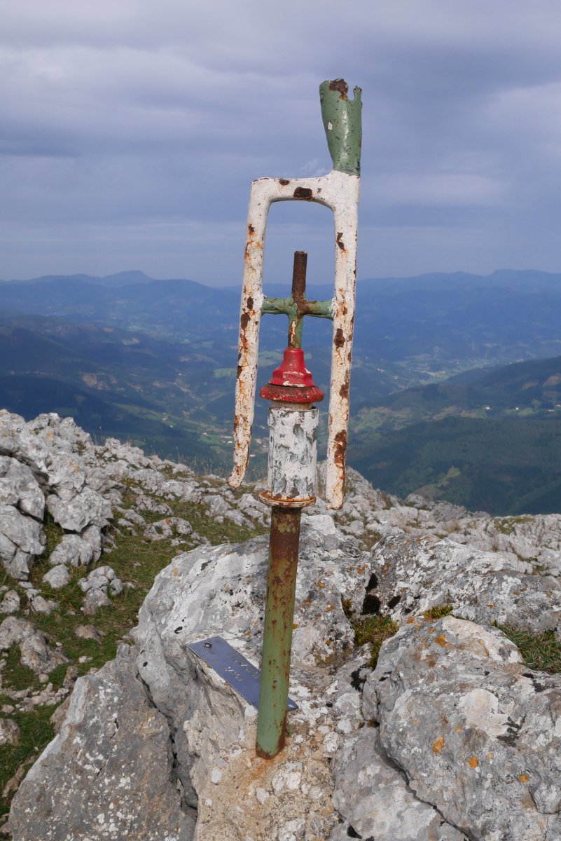 Elurzuloetako txartelontzia