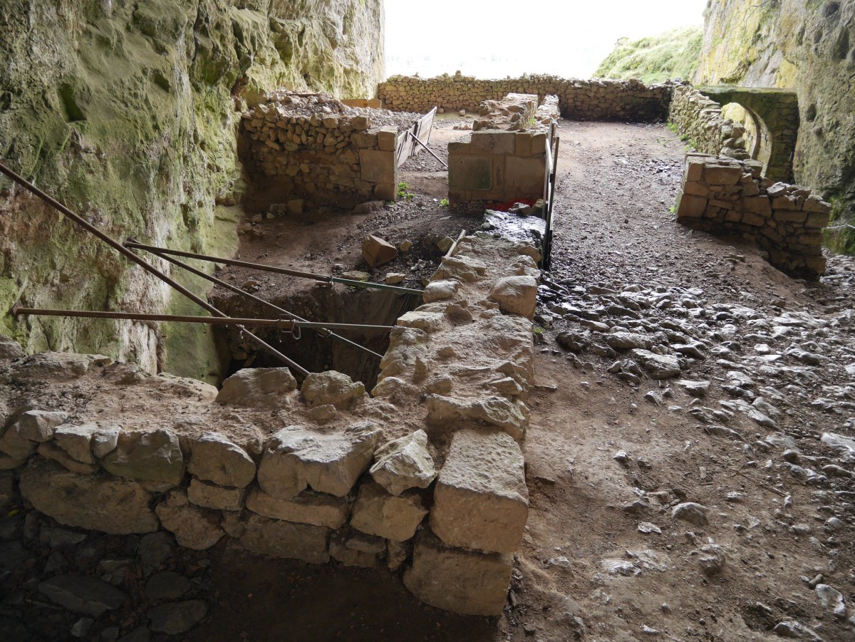 Indusketa lanak Sandratiko leizean