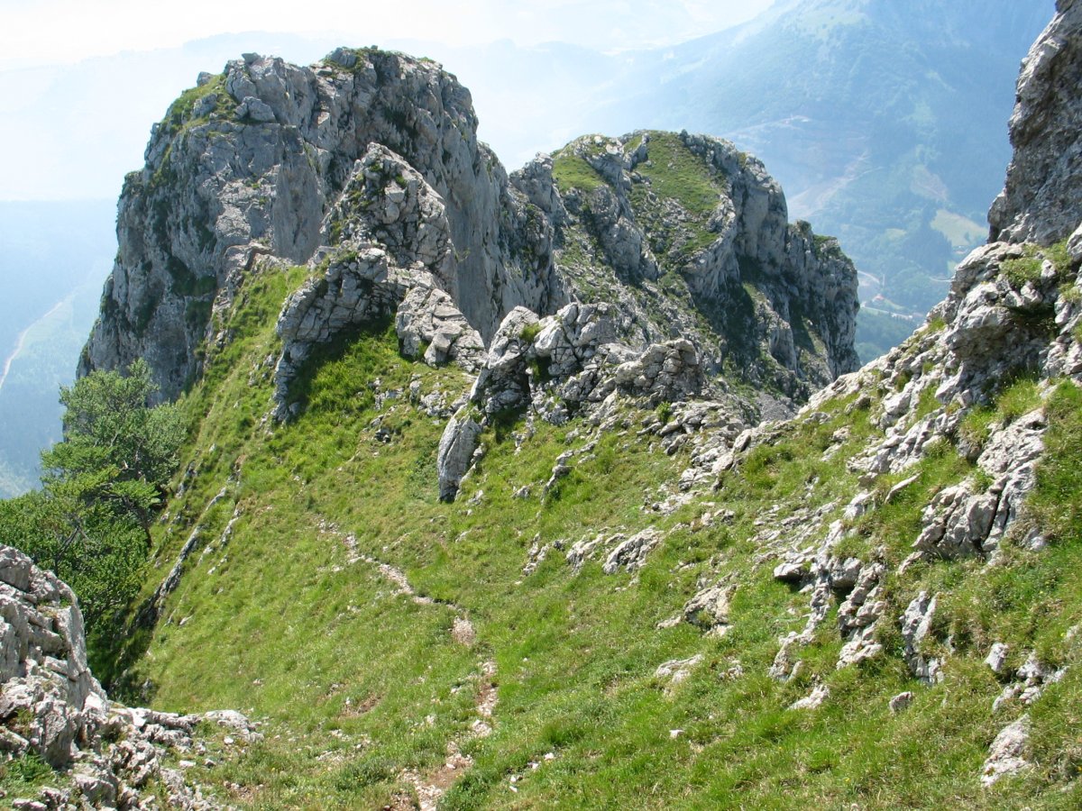 Ekialdeko gandorreko pasarte bat, tontorretik gertu