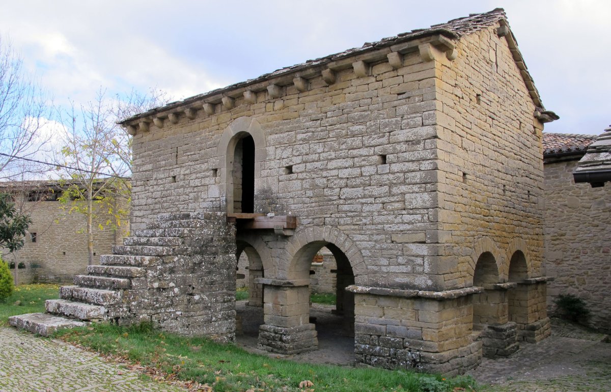 Iratxeta garaia, Iratxeta-Leotz