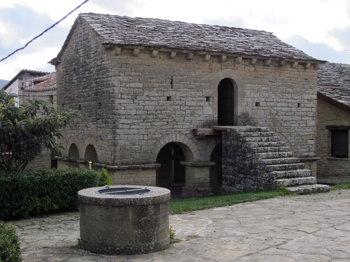 Iratxeta garaia, Iratxeta-Leotz