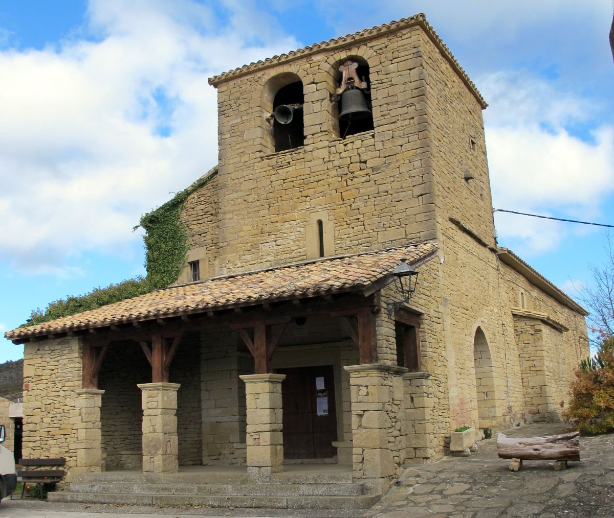 San Esteban eliza, Iratxeta-Leotz