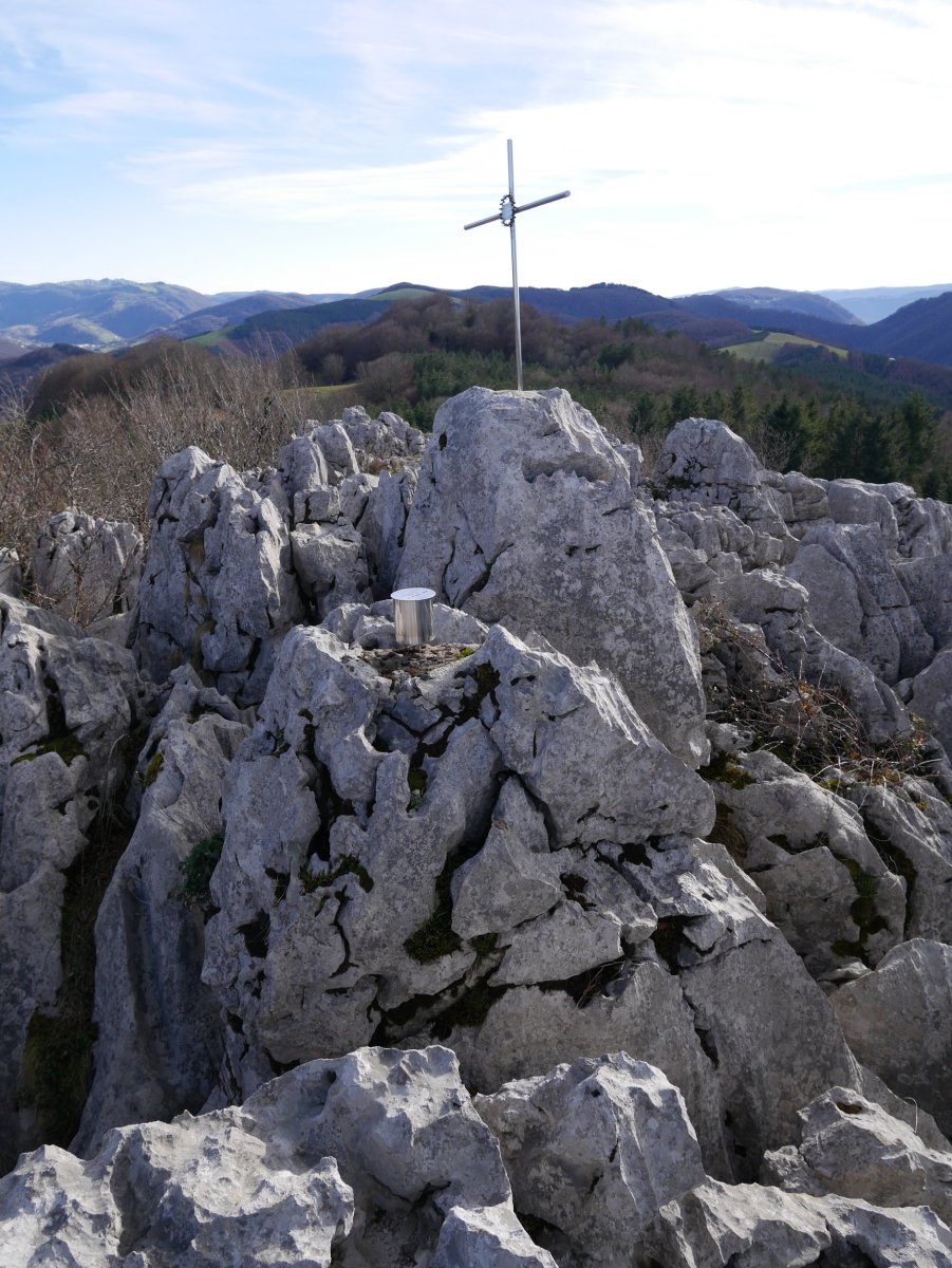 Gurutzea eta txartelontzia