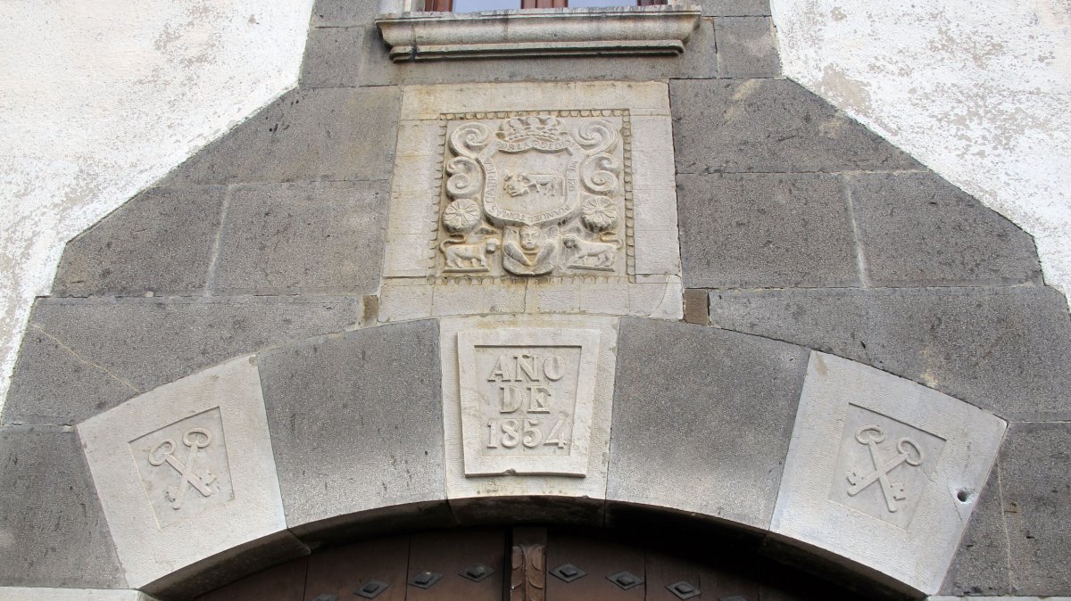 Etxe bateko ate gaina, Orontze