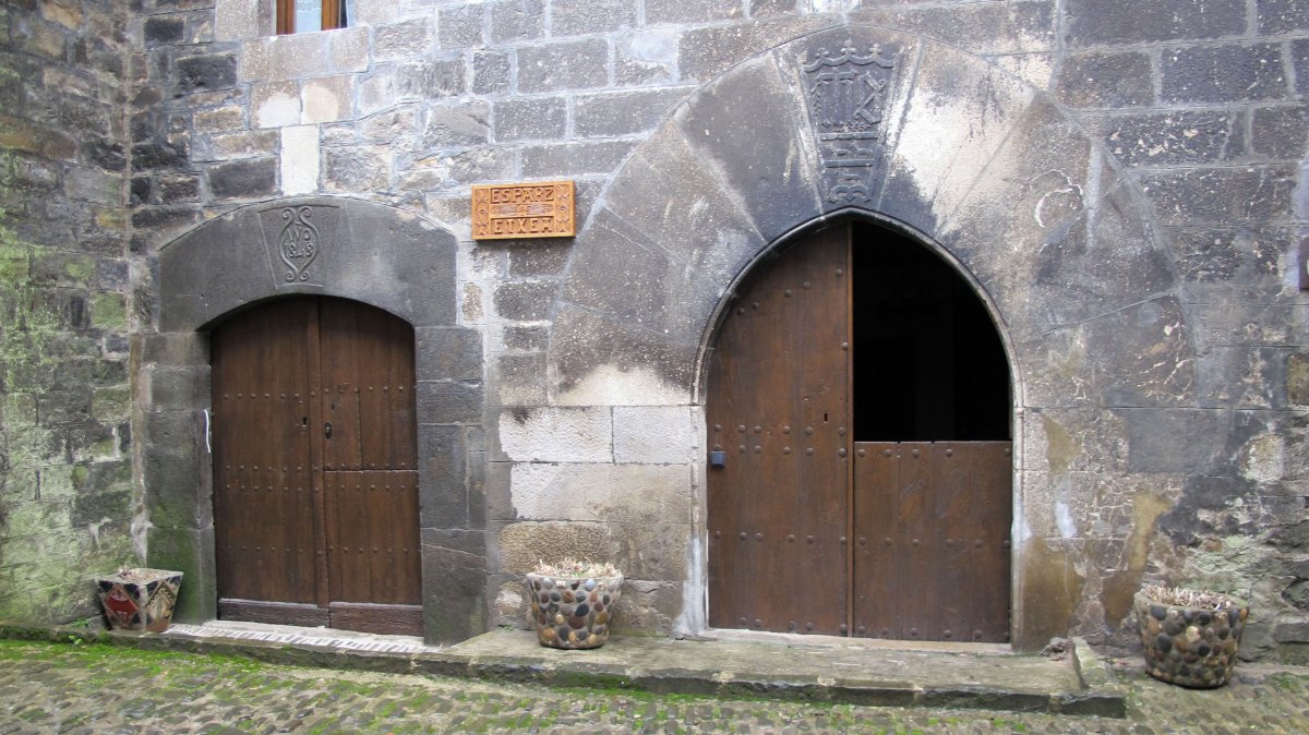 Esparz etxea, Ezkaroze