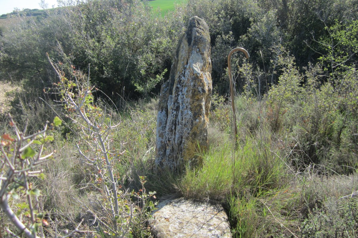 Monolito Lauzola   (Abril  2017)