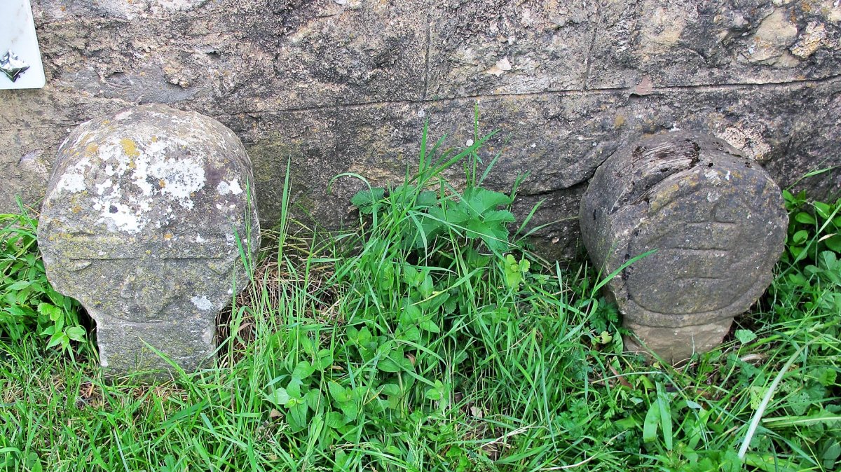 Hilarriak eliz atarian, Imizkotz.Artzibar