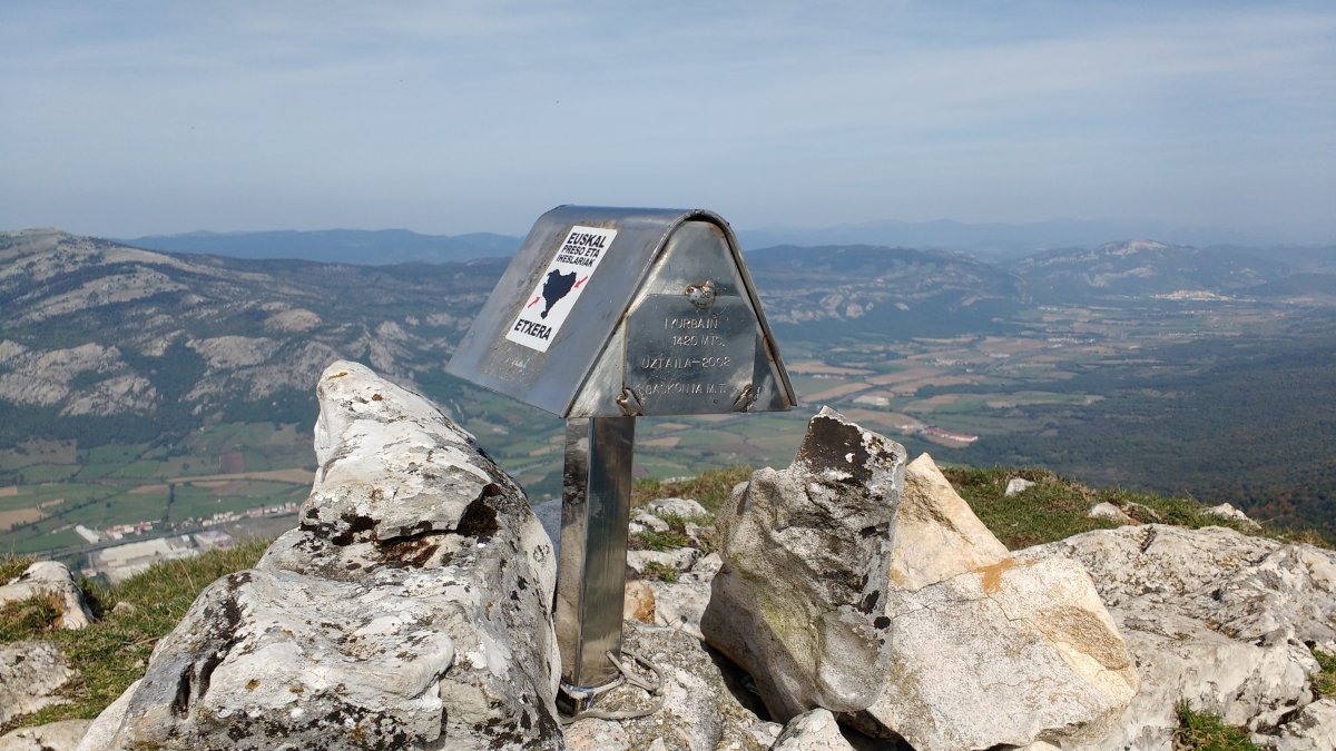 Ihurbain tontorra (1416m)