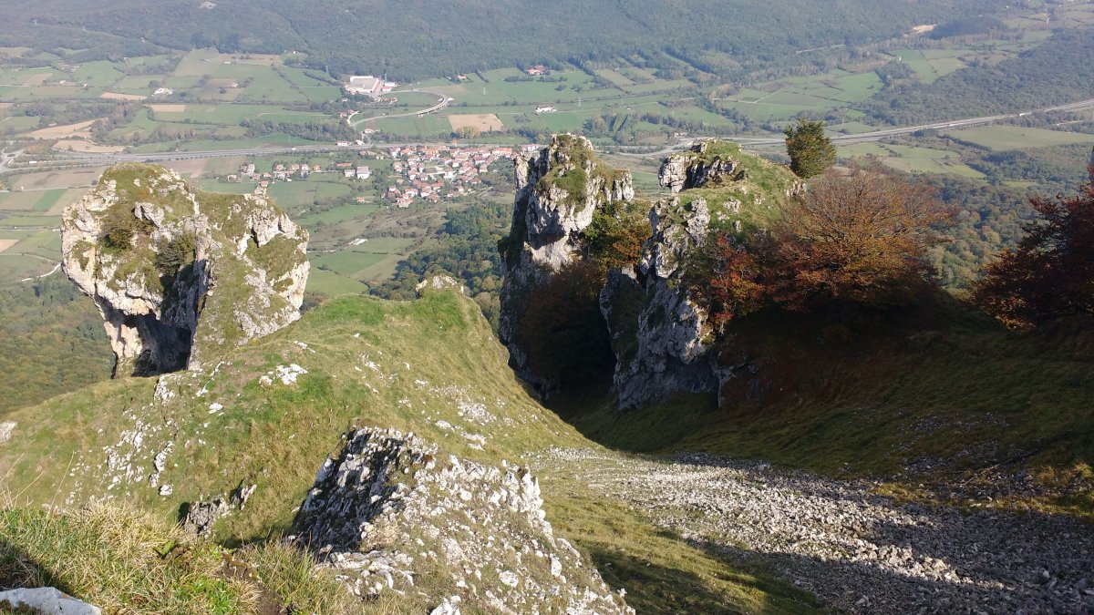 Iruaitzeta harkaitzak eta haitzuloa