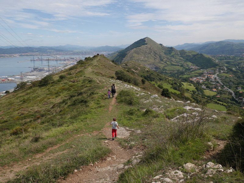 Hego-mendebaldeko bizkarretik jaisten