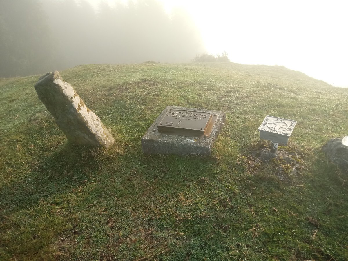 Eneabe tontorra (751m) goizeko behelainotan