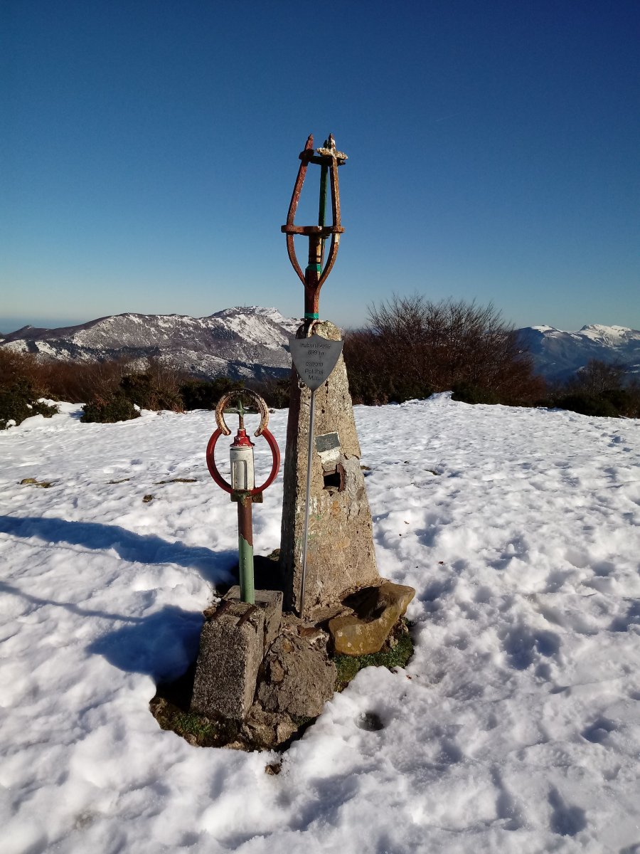 Irukurutzeta (898m) tontorreko postontzia