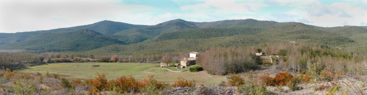 Getadar, Julio eta Ardil mendiak atzean dituela