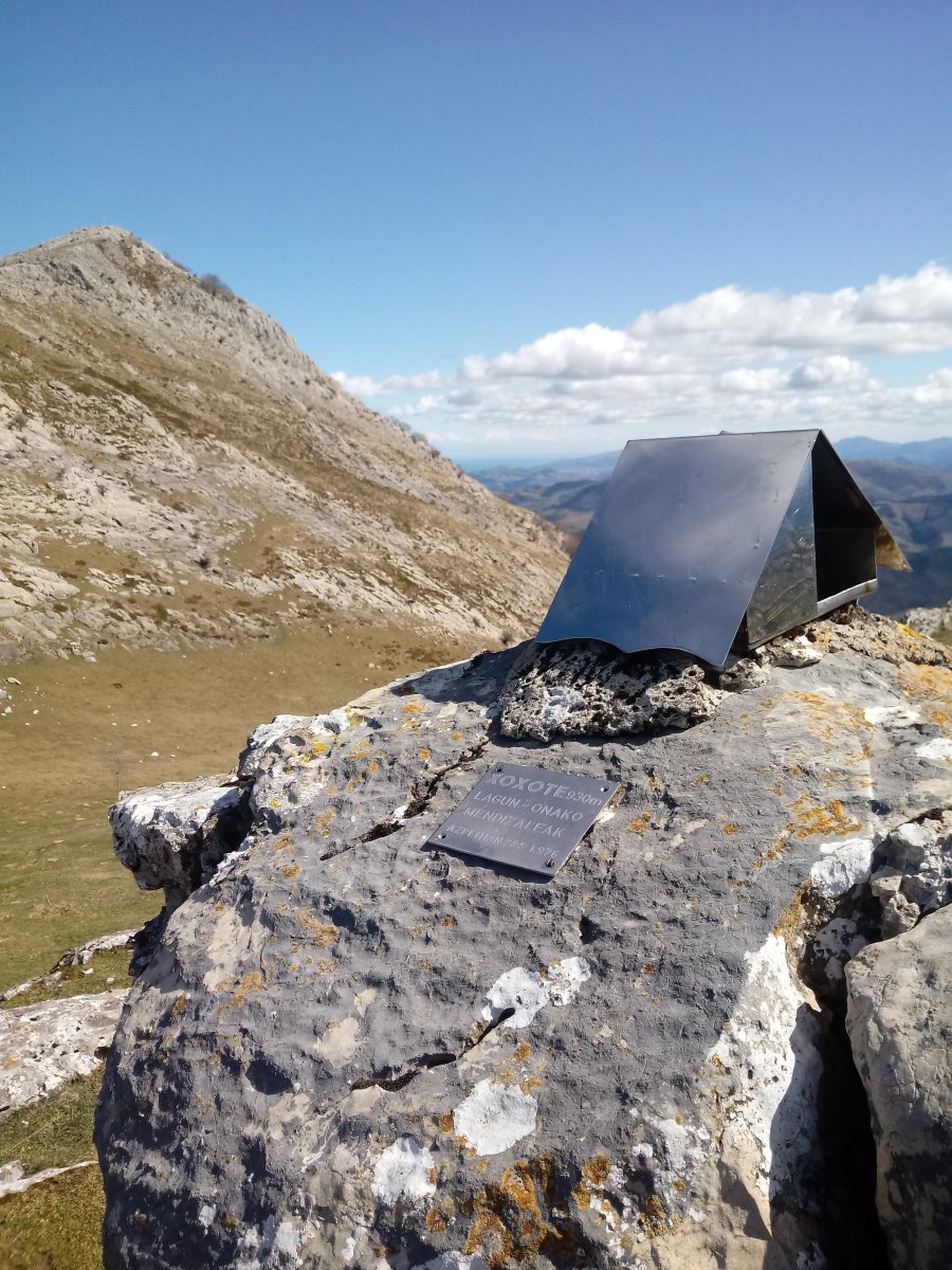 Xoxote gaina (912m), Erlogurutze atzean