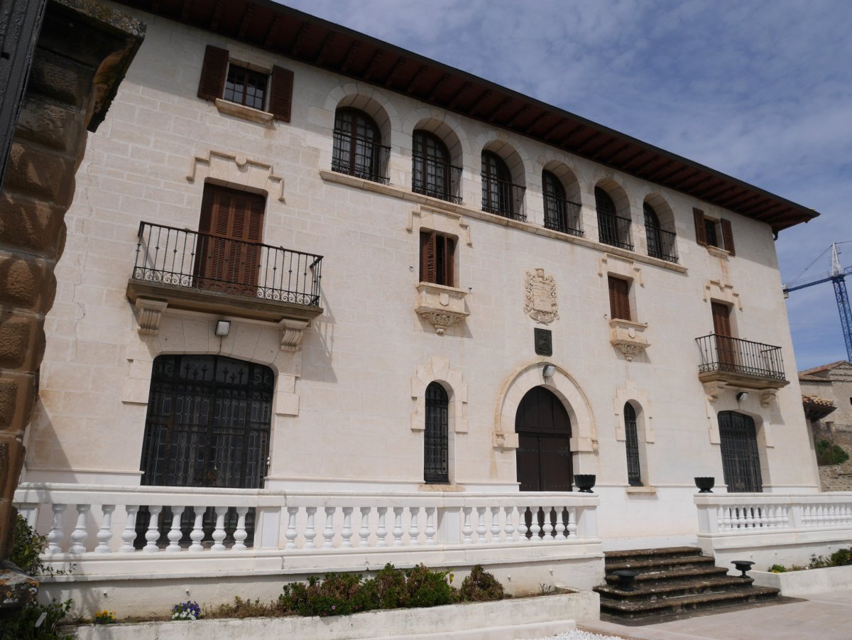 Doussinague jauregia, Oltza