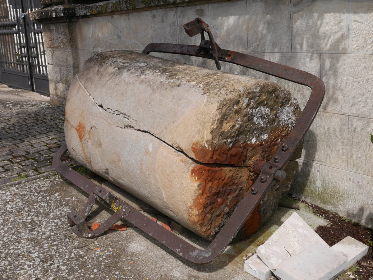 Alperra, Doussinague jauregiaren sarreran, Oltza