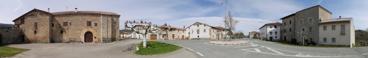 Jauregi zaharra eta bidegurutzea, Asiain