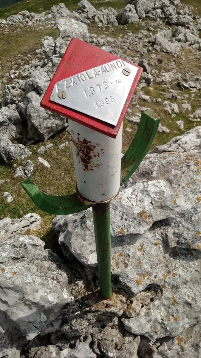Azkolaundi (1373m) postontzia