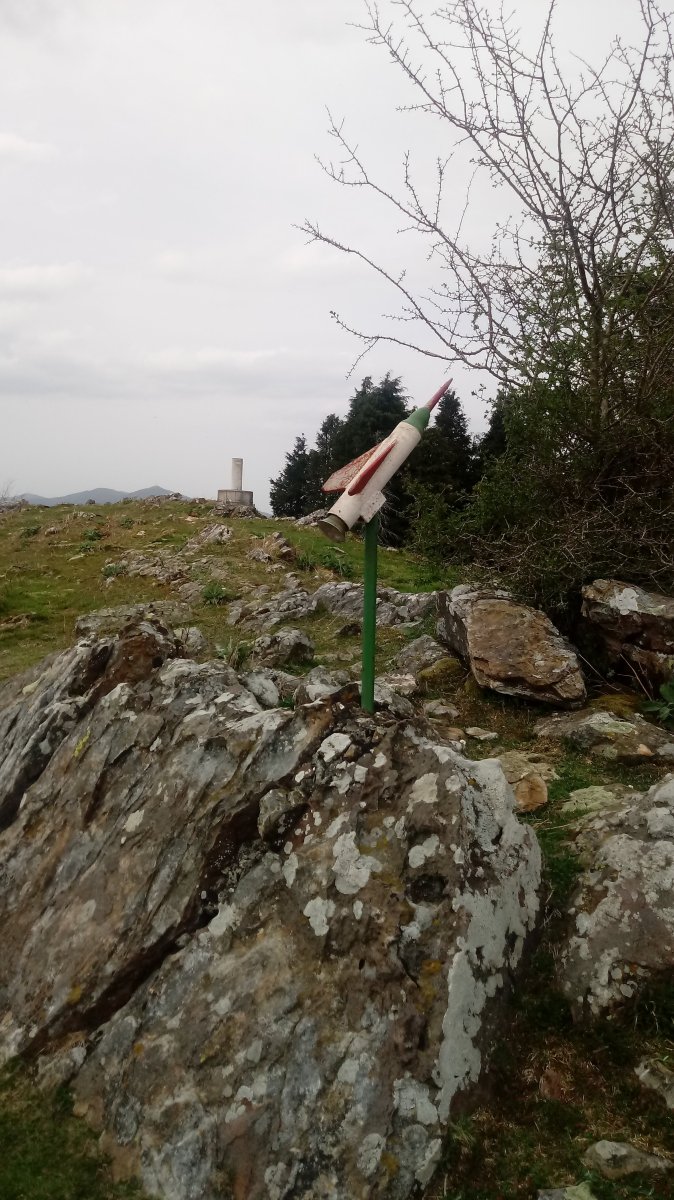 Elortxuri (865m) tontorra eta postontzia