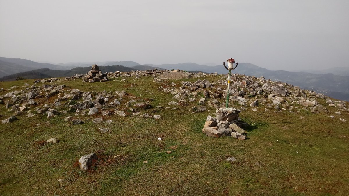 Oamendi (886) tontorra, postontzia eta trikuharria